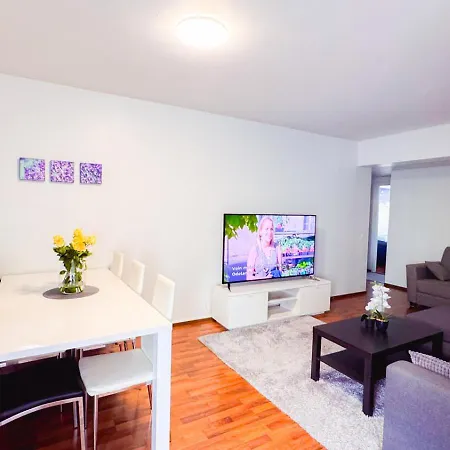 Апартаменты Center 4-room Parking *